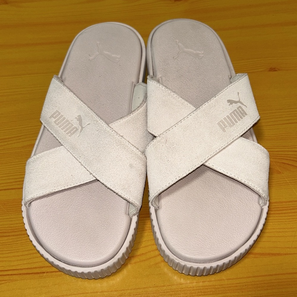 Light pink puma platform slides
